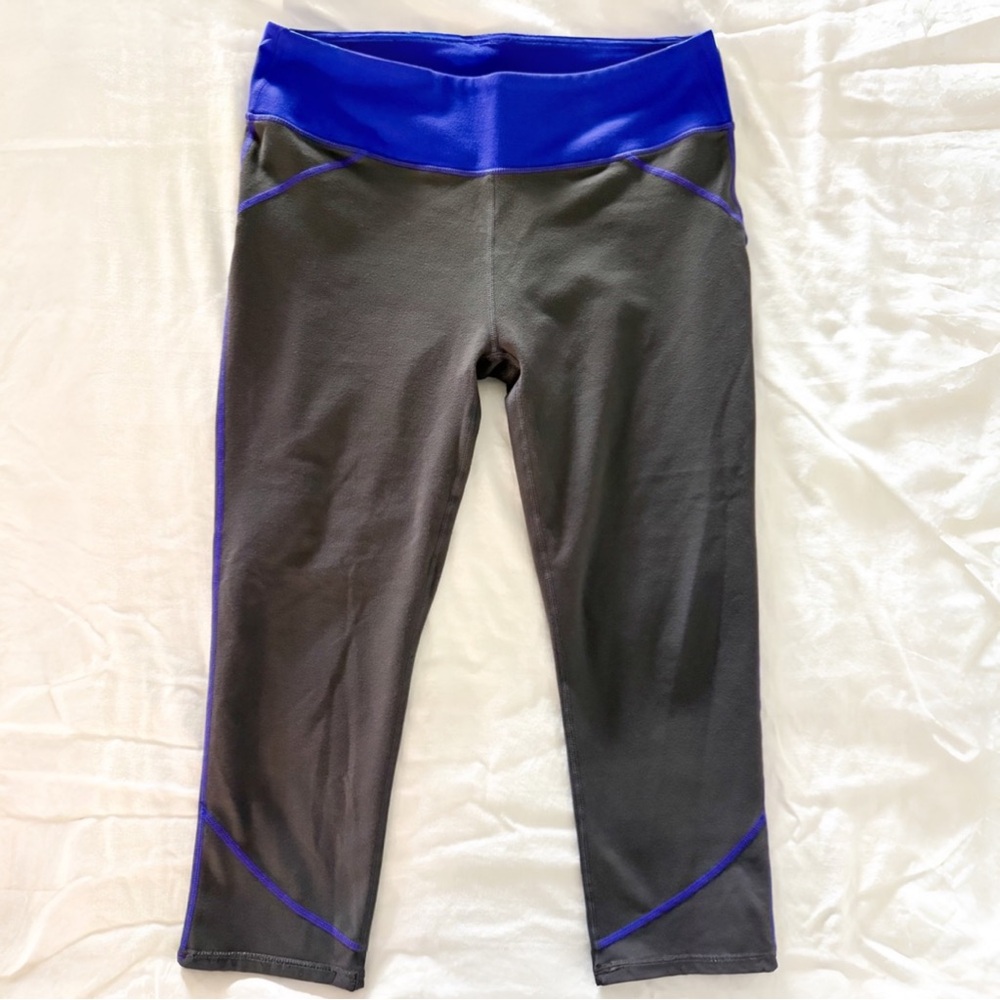 Fabletics Size M Gray Purple Capri Leggings Hidden Pocket